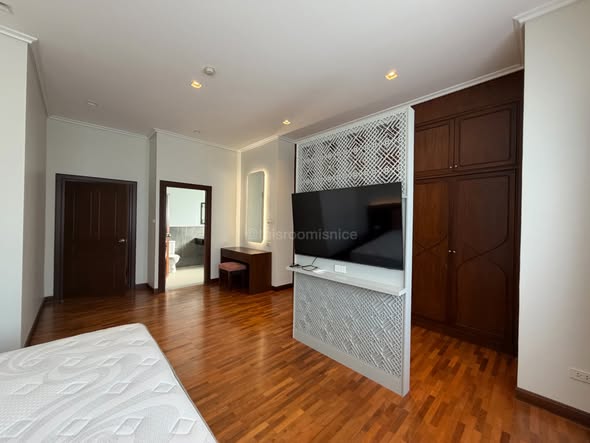 bedroom and room interior of Q1 Sukhumvit Condo by Q House