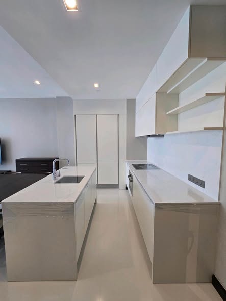 kitchen of Q1 Sukhumvit Condo by Q House