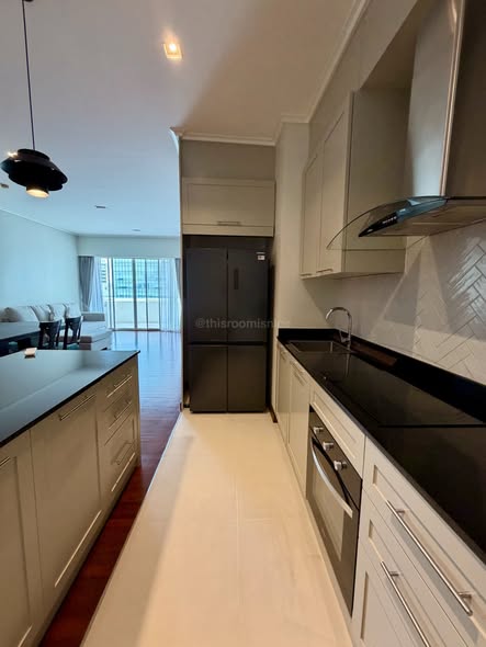 kitchen of Q1 Sukhumvit Condo by Q House