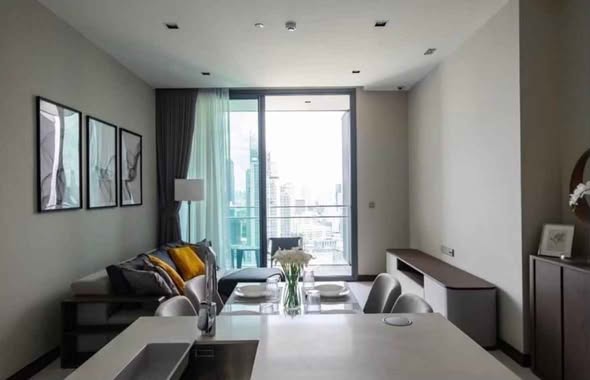 living room and bedroom of Q1 Sukhumvit Condo by Q House