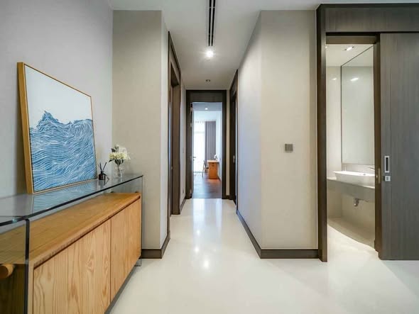 room interior and bathroom of Q1 Sukhumvit Condo by Q House