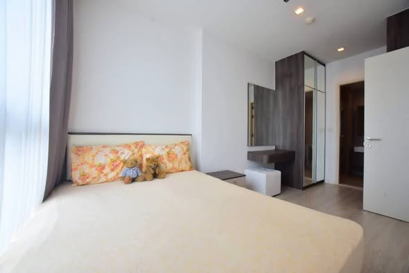 bedroom of Quinn Ratchada 17