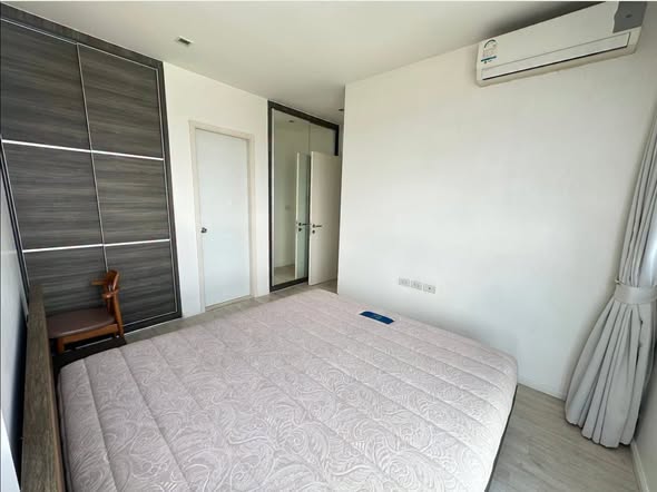 bedroom of Quinn Ratchada 17