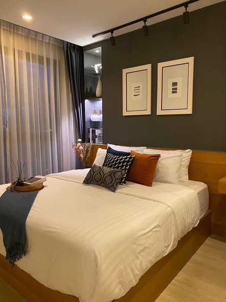 bedroom and room interior of Quinn Ratchada 17
