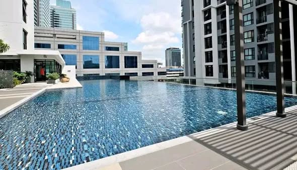 pool of Quinn Ratchada 17