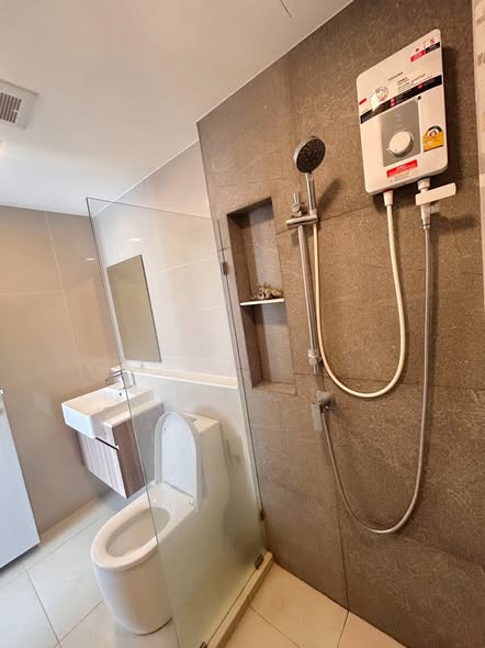 bathroom of Quintara Arte Sukhumvit 52