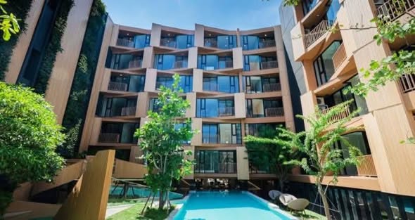 pool of Quintara Arte Sukhumvit 52