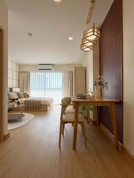 living room and bedroom of Rama 6 Mansion B