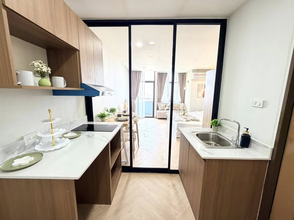room interior and bathroom of รัชอาภา ทาวเวอร์ (Ratcha-Apha Tower)