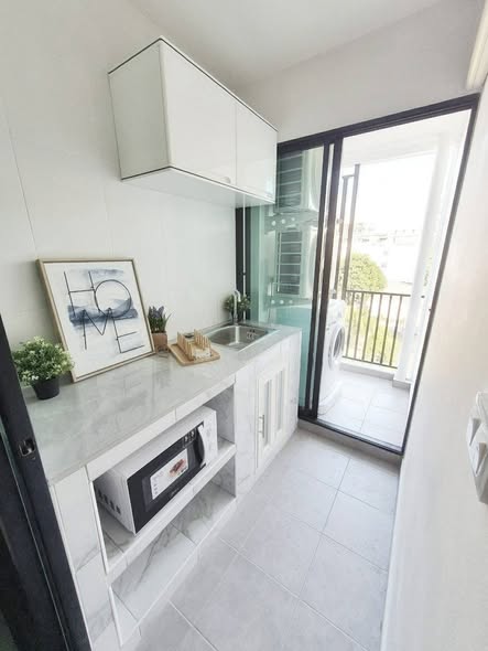 room interior and bathroom of REACH Phahon Yothin 52 (รีช พหลโยธิน 52)