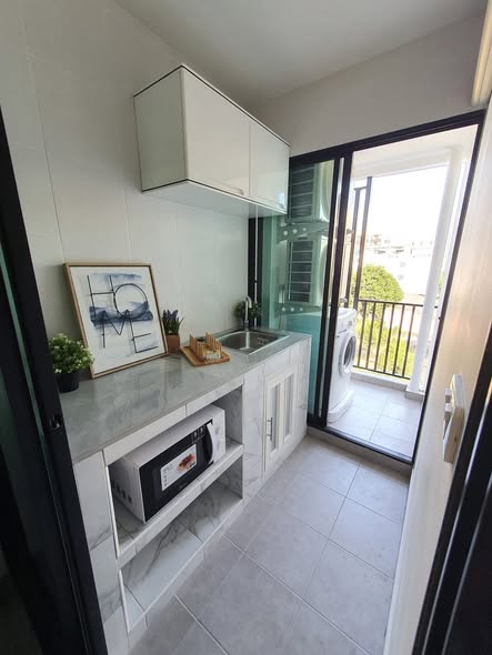room interior and kitchen of REACH Phahon Yothin 52 (รีช พหลโยธิน 52)