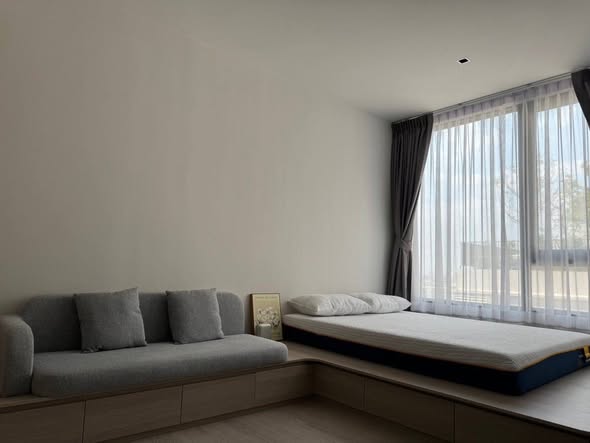 bedroom and living room of Reference Sathorn-Wongwianyai (เรฟเฟอเรนซ์ สาทร-วงเวียนใหญ่)