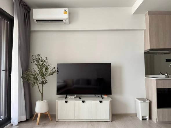 bedroom and living room of Reference Sathorn-Wongwianyai (เรฟเฟอเรนซ์ สาทร-วงเวียนใหญ่)