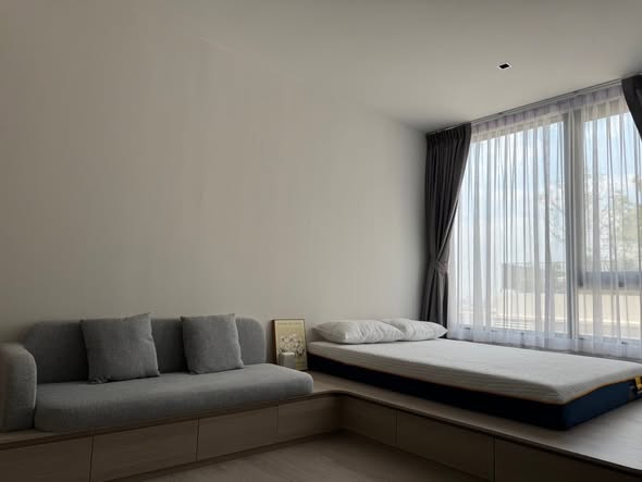 living room and bedroom of Reference Sathorn-Wongwianyai (เรฟเฟอเรนซ์ สาทร-วงเวียนใหญ่)