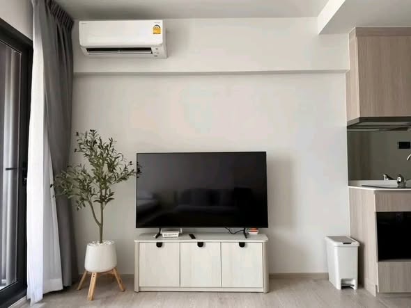 living room and bedroom of Reference Sathorn-Wongwianyai (เรฟเฟอเรนซ์ สาทร-วงเวียนใหญ่)