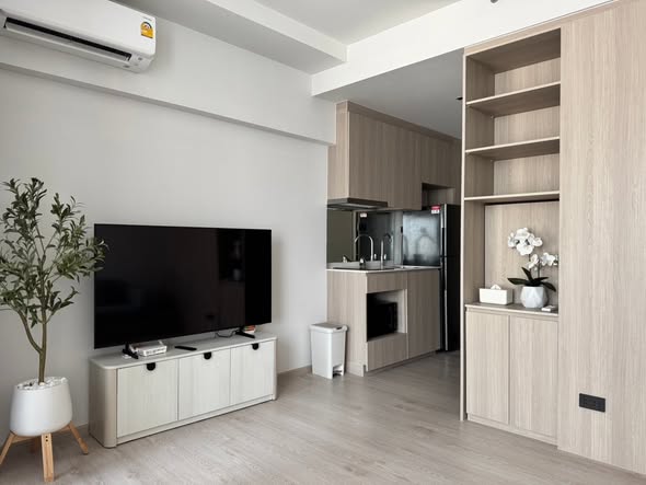 living room and room interior of Reference Sathorn-Wongwianyai (เรฟเฟอเรนซ์ สาทร-วงเวียนใหญ่)