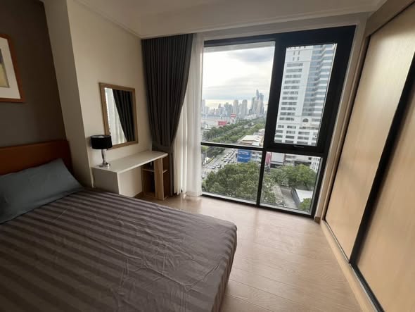 bedroom of Regal Sathon-Naradhiwas