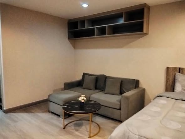 bedroom and living room of Regent Home 19