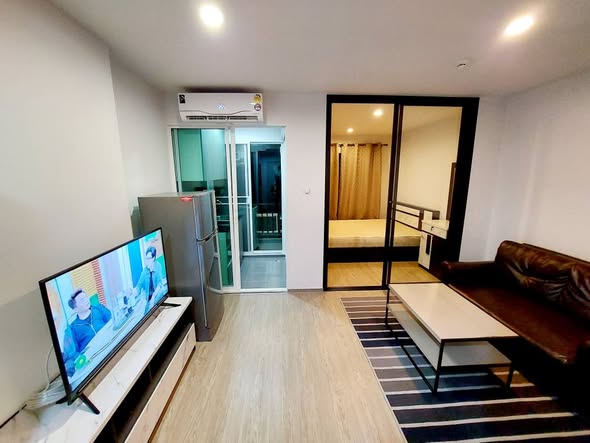 bedroom and room interior of Regent Home 97/1