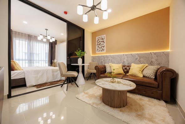 living room and bedroom of Regent Home 97/1