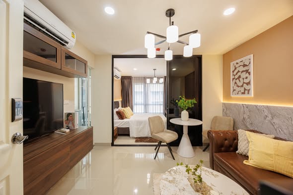 living room and bedroom of Regent Home 97/1