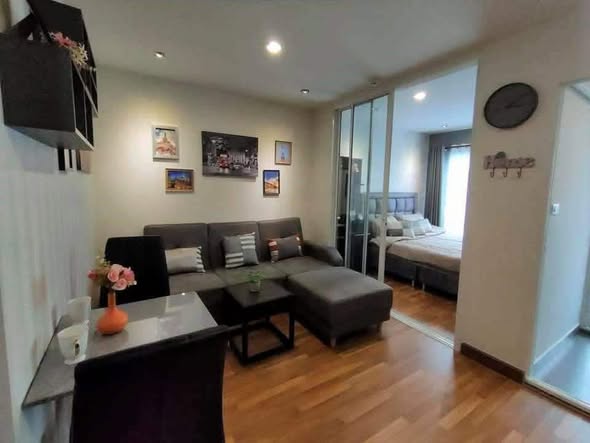 bedroom and living room of Regent Home Sukhumvit 81