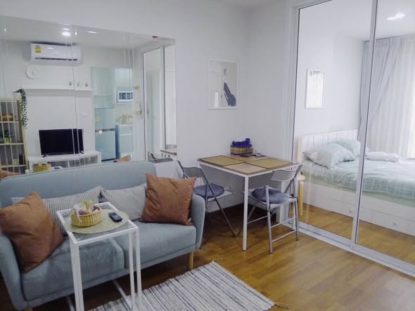 bedroom and living room of Regent Home Sukhumvit 81