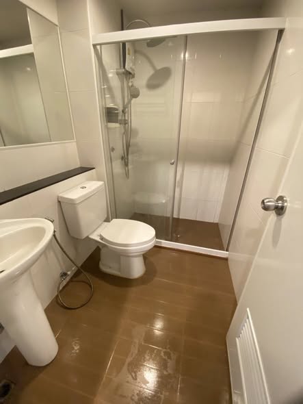 room interior and bathroom of Regent Home Sukhumvit 81