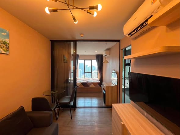 bedroom and room interior of Regent Home Wutthakat
