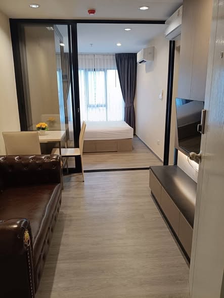bedroom and room interior of Regent Home Wutthakat