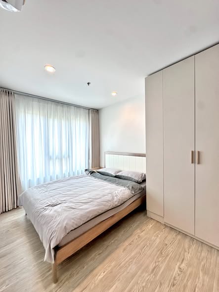 bedroom and room interior of Regent Home Wutthakat