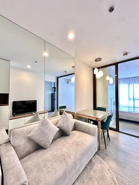 living room of Regent Home Wutthakat