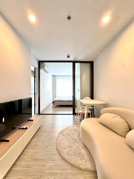 living room and room interior of Regent Home Wutthakat