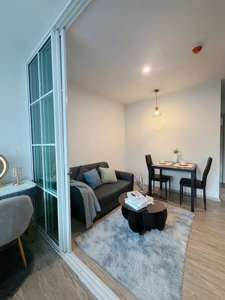 living room and room interior of Regent Home Wutthakat