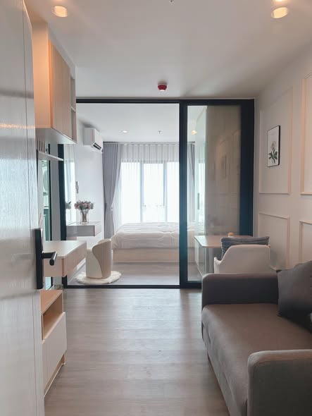 living room and room interior of Regent Home Wutthakat
