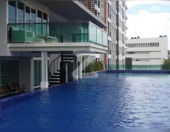 pool of Regent Orchid Condominium