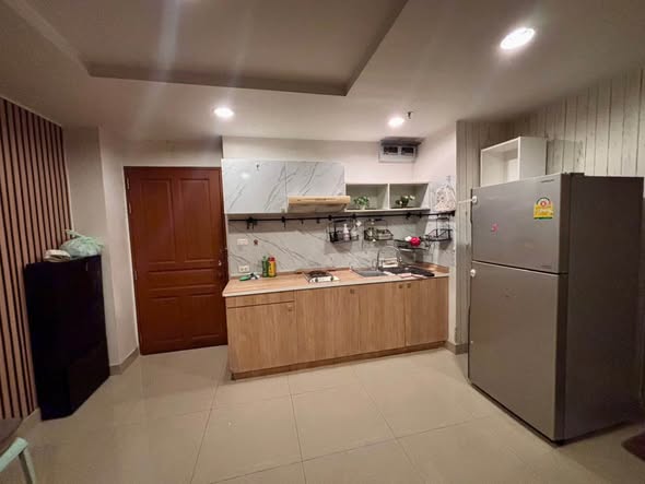 kitchen of RESORTA CONDOMINIUM เย็นอากาศ