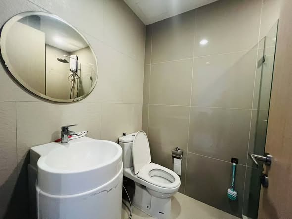 bathroom of Rhythm Asoke 2