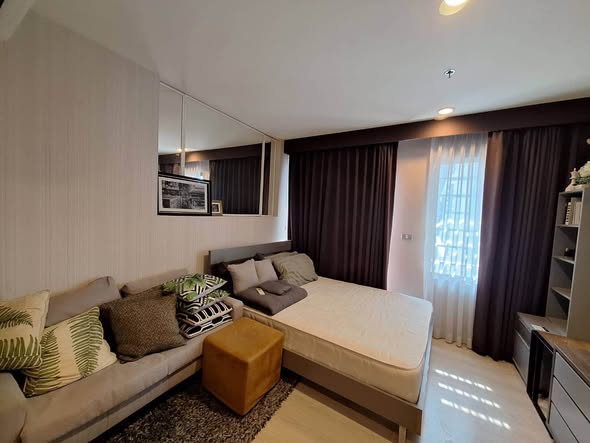living room and bedroom of Rhythm Asoke 2
