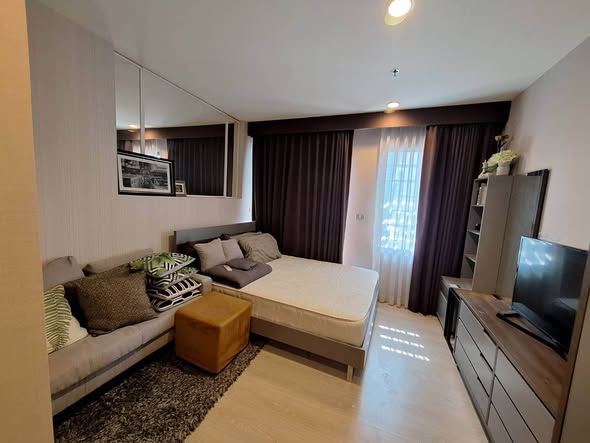 living room and bedroom of Rhythm Asoke 2