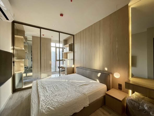 bedroom and room interior of Rhythm Ekkamai Estate