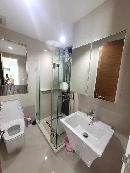 bathroom of RHYTHM Phahon-Ari