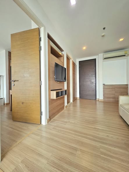 bedroom and room interior of RHYTHM Phahon-Ari