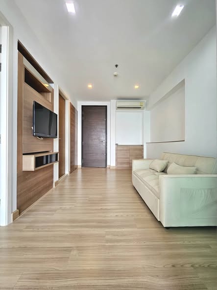 room interior of RHYTHM Phahon-Ari