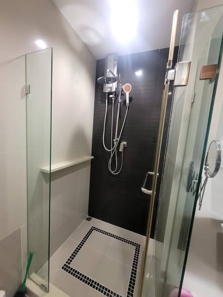 room interior and bathroom of RHYTHM Phahon-Ari
