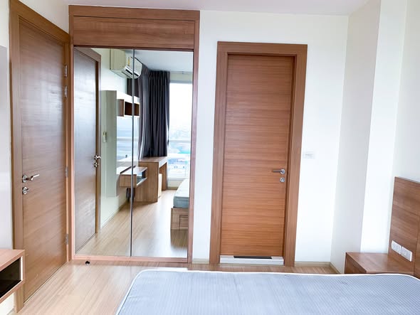 bedroom and room interior of RHYTHM Ratchada-Huaykwang