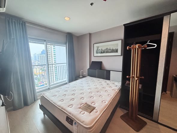 bedroom of Rhythm Sathon-Naradhiwas
