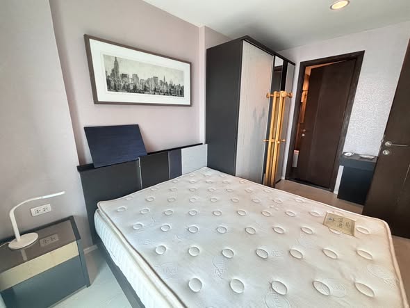 bedroom of Rhythm Sathon-Naradhiwas