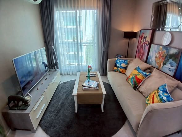 bedroom and living room of Rhythm Sukhumvit 36-38
