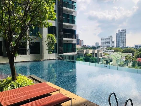 pool of Rhythm Sukhumvit 36-38